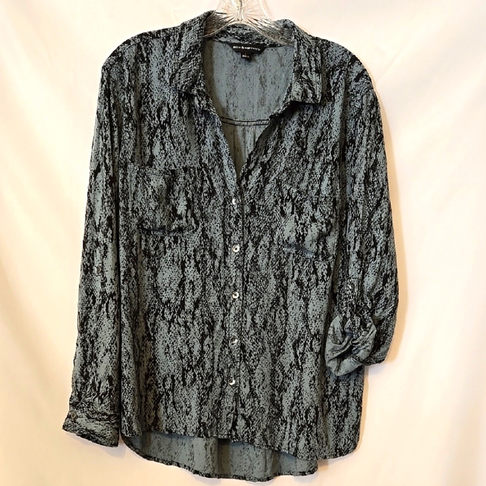 Rock & Republic, Button Up Shirt, Lg, Soft, Flowy, Lightweight, Snakeskin Print